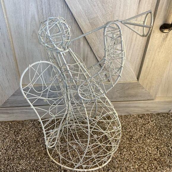 White Christmas Angel with Horn Wire Sculpture, Handmade Tree Topper - Picture 8 of 10